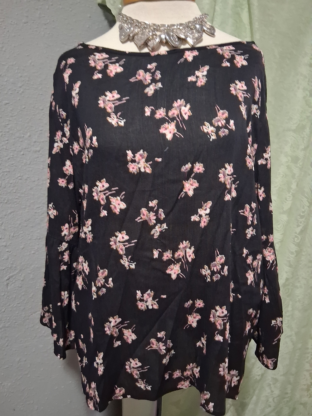 FiG---Black Floral Long-Sleeve Blouse with Pink Blossom Print